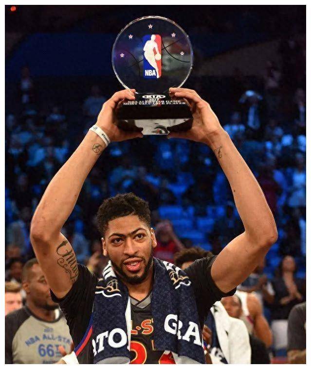 篮球巨星荣耀斩获，赛季表现继续增光的简单介绍